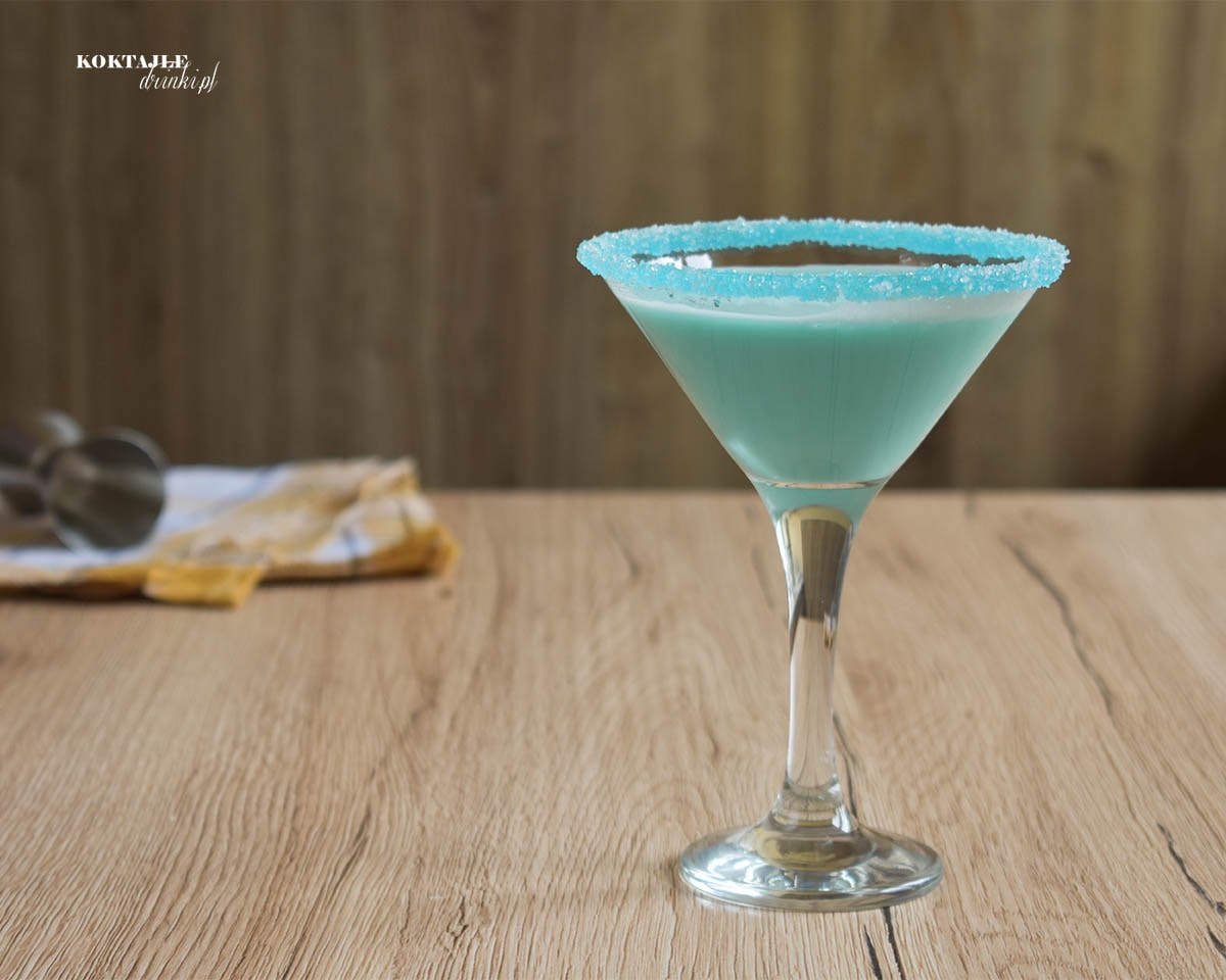 Drink z malibu, Smerfetka o barwie jasno niebieskiej z crustą z cukru i Blue Curacao.