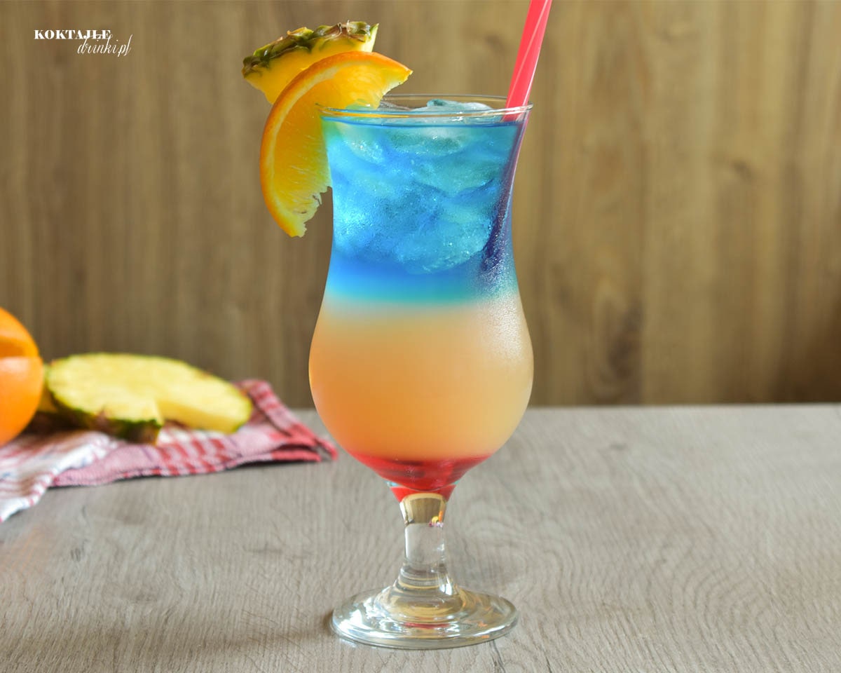 Drink z malibu, Tropical Bay w ujęciu od frontu, widok na warstwy od dołu, czerwoną, zółtą i niebieską.